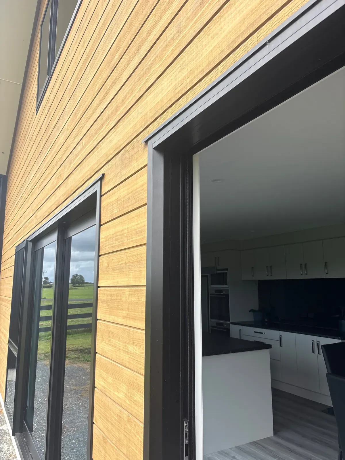 Before - Wall Screen sliding doors