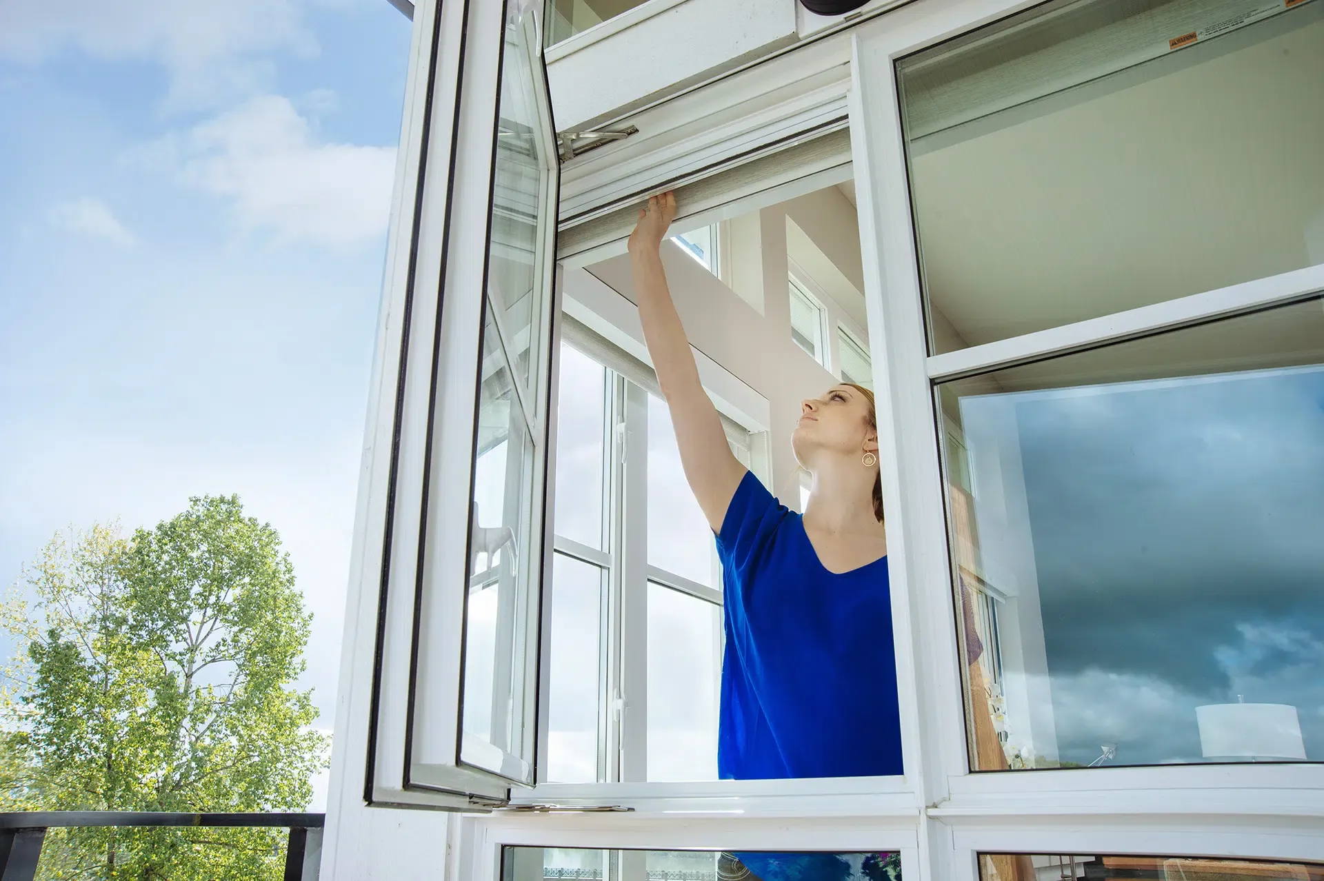 Phantom window screens