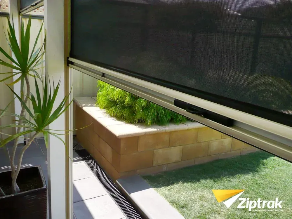 Ziptrak - manual - Phantom retractable door screen